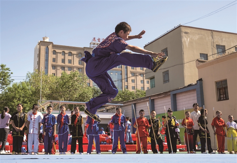2025年昌吉州青少年“六一”周主题健身活动启动仪式暨昌吉市武术进校园展演活动举行