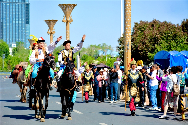 新疆大剧院免费开放 半月迎客6.58万人次
