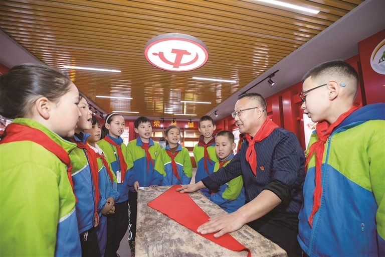 报效祖国 建功西部 | 刘政权：山区里的“灯塔”校长