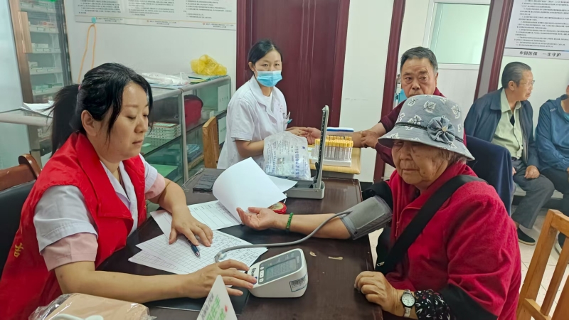 家庭医生进村来 医保惠民暖人心