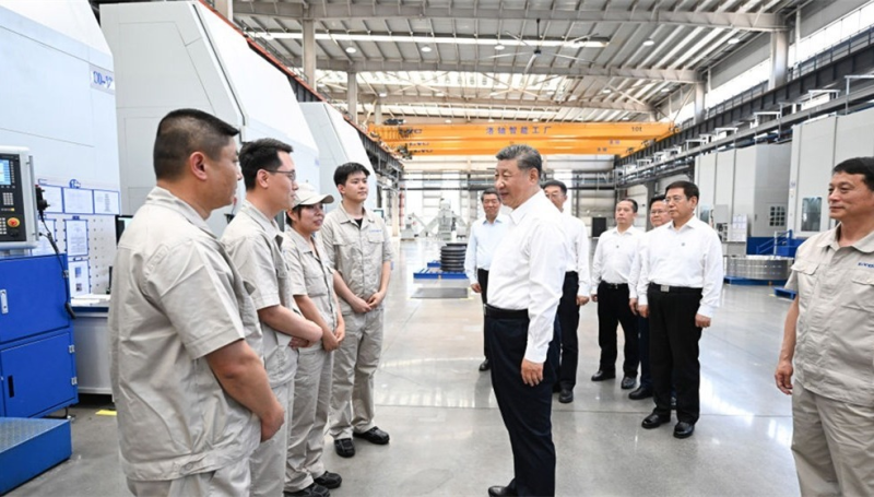 第1视点丨跟随总书记走进洛阳轴承集团 了解先进制造业发展