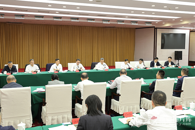 马兴瑞主持会议专题研究区属国有企业发展工作