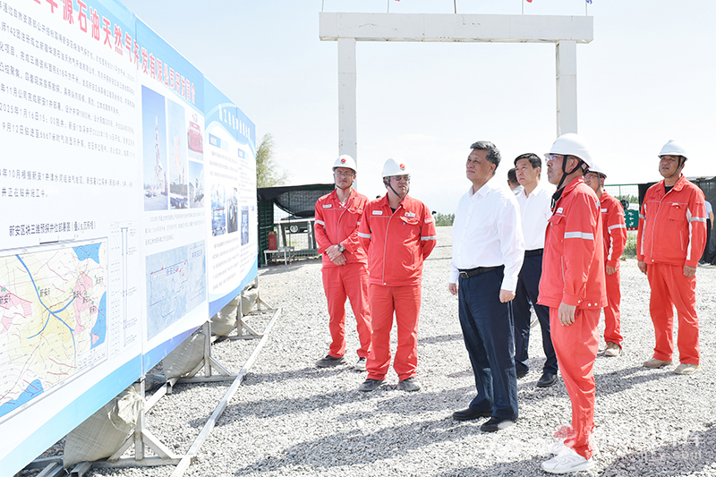 马兴瑞在塔城地区和石河子市调研兵地融合发展和经济稳增长工作