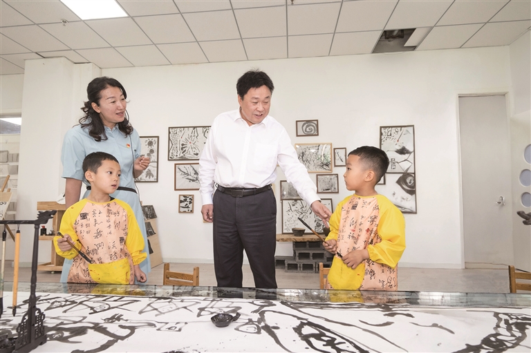 昌吉州领导“六一”前夕开展看望慰问活动并寄语全州少年儿童